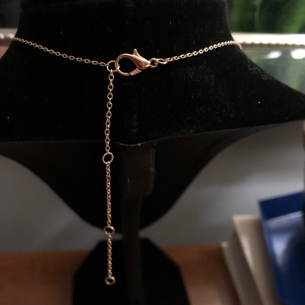 Triangle necklace - Picture 2 of 3